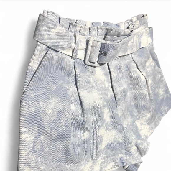 Moodie Light Blue & Cream Tie-Dye Crop Top and Belted Shorts Set Size S - Picture 3 of 9